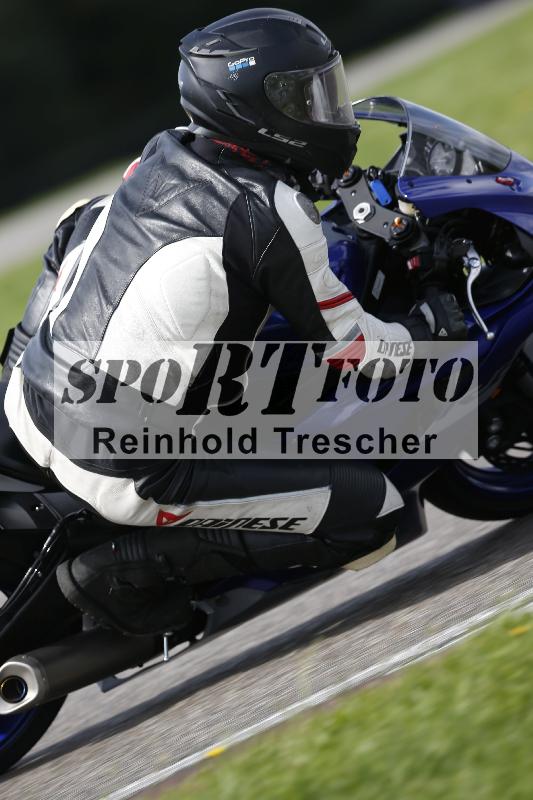 Archiv-2025/53 16.09.2025 Track Day Domi Aegerter ADR/Gruppe gruen/backside